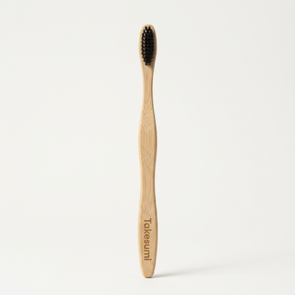 Brosse à dents adulte en bambou infusée au charbon de bambou - Éco-Responsable - Takesumi