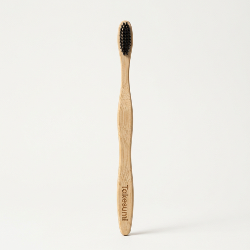 Brosse à dents adulte en bambou infusée au charbon de bambou - Éco-Responsable - Takesumi